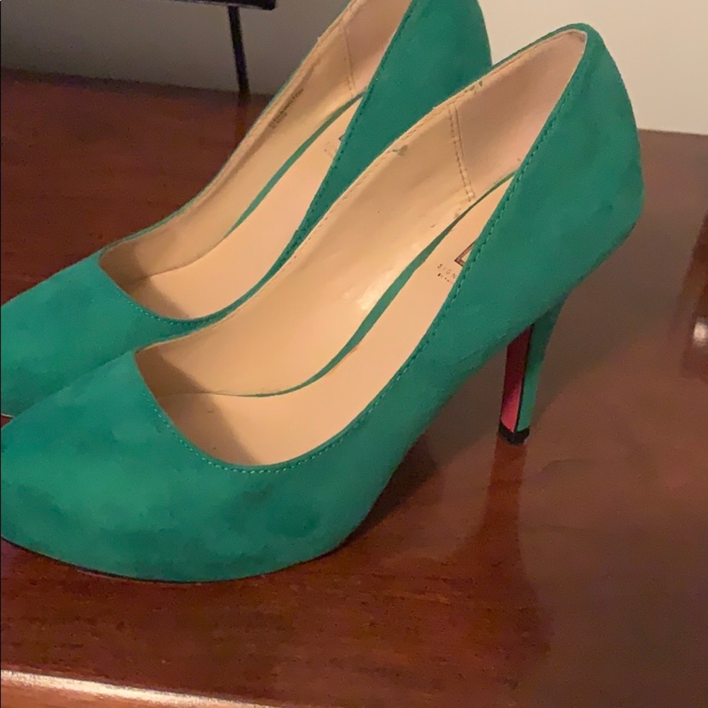 Heels - Picture 2 of 2